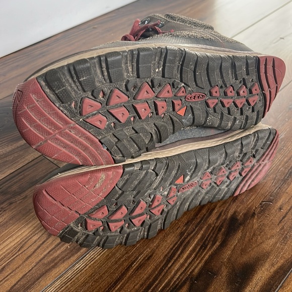 Keen Waterproof Boots - size 9 - Picture 6 of 7